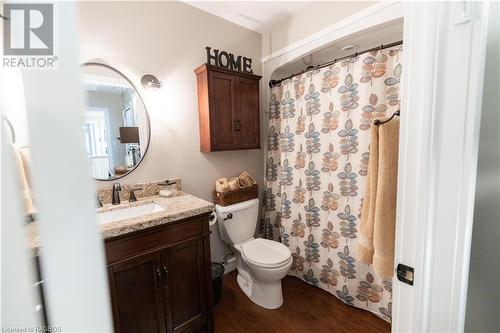 Main Floor Bathroom - 160 4Th Avenue, Hanover, ON - Indoor Photo Showing Bathroom