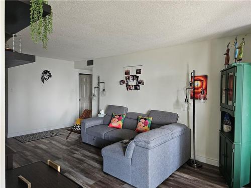 4460 Tucana Court|Unit #403, Mississauga, ON - Indoor Photo Showing Living Room