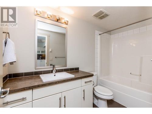 700 Martin Avenue Unit# 306, Kelowna, BC - Indoor Photo Showing Bathroom
