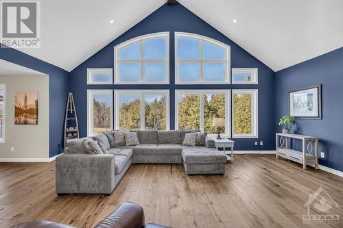 1628 Nolan'S Road, Montague, ON - Indoor Photo Showing Living Room