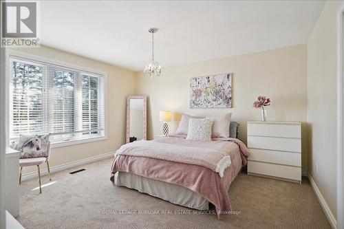 61 Acredale Dr, Hamilton, ON - Indoor Photo Showing Bedroom