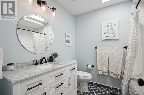 61 Acredale Dr, Hamilton, ON - Indoor Photo Showing Bathroom