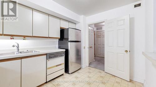 #217 -1177 Yonge St, Toronto, ON - Indoor Photo Showing Kitchen With Double Sink