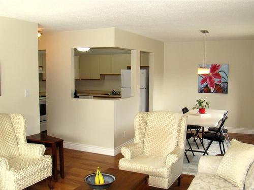 301-6715 Dover Rd, Nanaimo, BC - Indoor Photo Showing Other Room