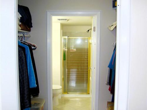 301-6715 Dover Rd, Nanaimo, BC - Indoor Photo Showing Bathroom