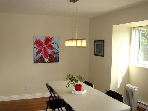 301-6715 Dover Rd, Nanaimo, BC - Indoor Photo Showing Dining Room