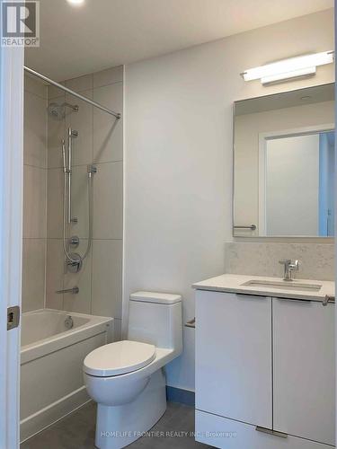 #4805 -28 Freeland St, Toronto, ON - Indoor Photo Showing Bathroom