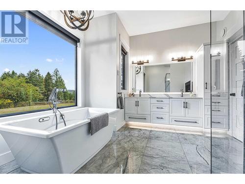 1675 Hilltop Road, Williams Lake, BC - Indoor Photo Showing Bathroom