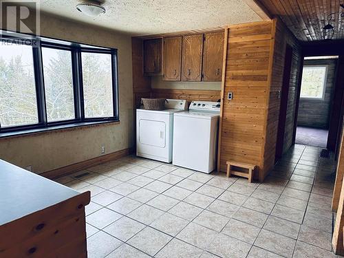 2713 Dog Creek Road, Williams Lake, BC - Indoor Photo Showing Laundry Room