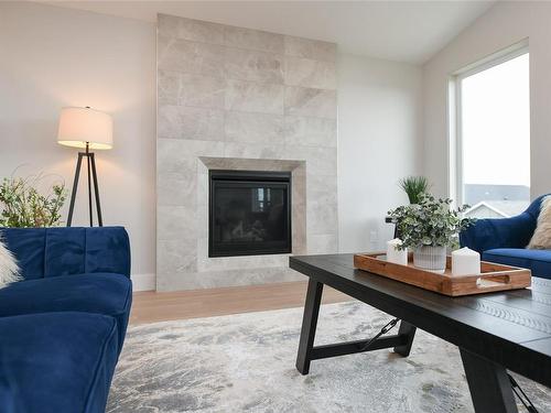 3398 Eagleview Cres, Courtenay, BC - Indoor Photo Showing Living Room With Fireplace