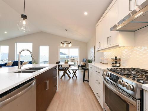 3398 Eagleview Cres, Courtenay, BC - Indoor Photo Showing Kitchen With Double Sink With Upgraded Kitchen