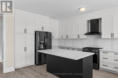 28 Thompson Way, Springwater, ON - Indoor Photo Showing Kitchen With Upgraded Kitchen