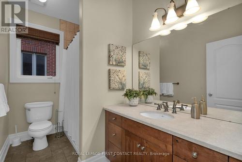 415 Little Ave, Barrie, ON - Indoor Photo Showing Bathroom
