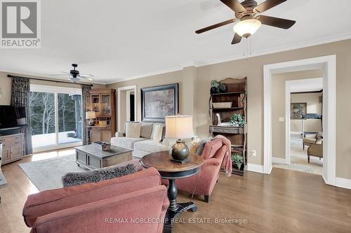 18181 Humber Station Road, Caledon, ON - Indoor Photo Showing Living Room