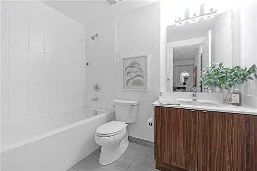 550 North Service Road|Unit #809, Grimsby, ON - Indoor Photo Showing Bathroom