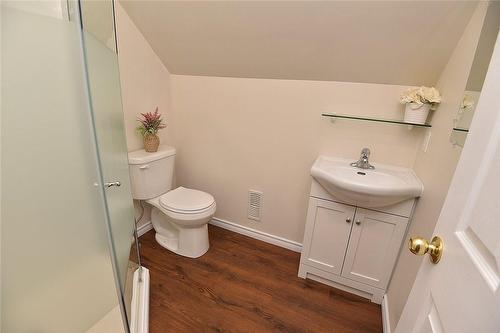 37 Beach Road, Hamilton, ON - Indoor Photo Showing Bathroom