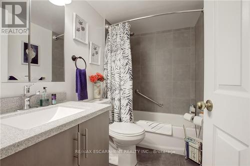 #908 -5 Lisa St, Brampton, ON - Indoor Photo Showing Bathroom