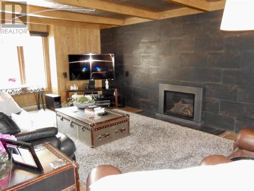 471 Macdonald Ave, Sault Ste Marie, ON - Indoor Photo Showing Living Room With Fireplace
