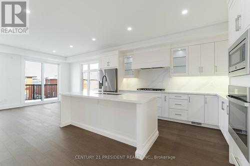 35 St Gaspar Crt, Toronto, ON - Indoor Photo Showing Kitchen With Upgraded Kitchen