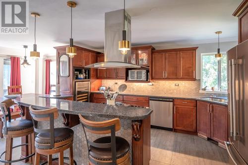 842 Grand Oro Road, Kaleden, BC - Indoor Photo Showing Kitchen With Upgraded Kitchen