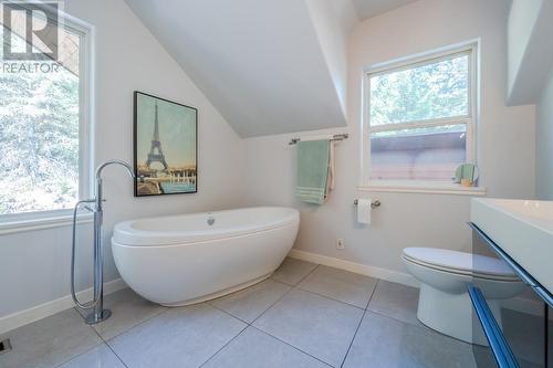 842 Grand Oro Road, Kaleden, BC - Indoor Photo Showing Bathroom