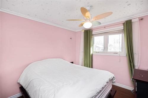 92 Brier Park Road, Brantford, ON - Indoor Photo Showing Bedroom