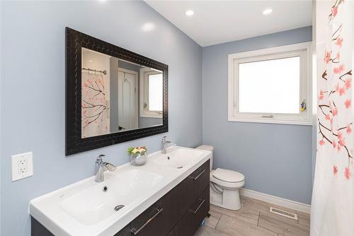 92 Brier Park Road, Brantford, ON - Indoor Photo Showing Bathroom