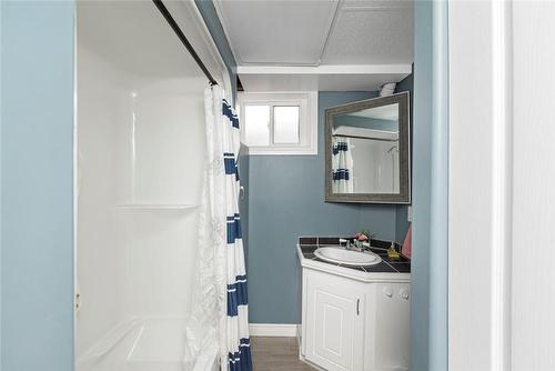 92 Brier Park Road, Brantford, ON - Indoor Photo Showing Bathroom