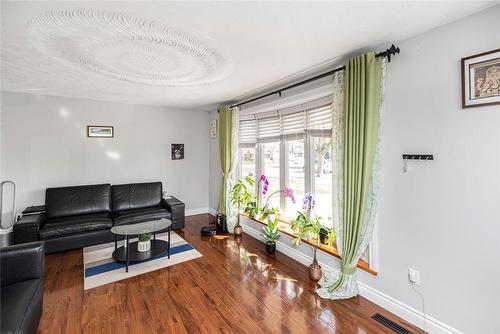 92 Brier Park Road, Brantford, ON - Indoor Photo Showing Living Room