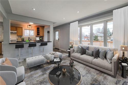 59 Beacon Avenue, Hamilton, ON - Indoor Photo Showing Living Room
