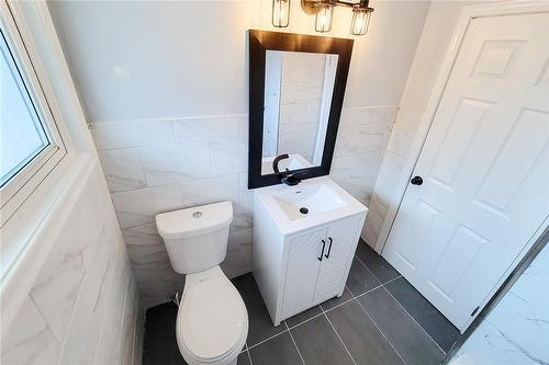 59 Beacon Avenue, Hamilton, ON - Indoor Photo Showing Bathroom