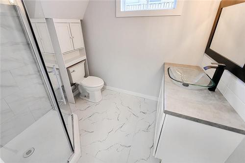 59 Beacon Avenue, Hamilton, ON - Indoor Photo Showing Bathroom