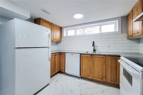 59 Beacon Avenue, Hamilton, ON - Indoor Photo Showing Kitchen