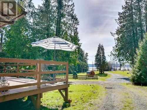 8035 Highway 101, Powell River, BC - Outdoor