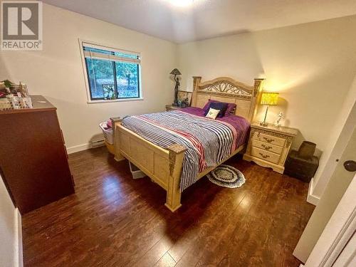 8035 Highway 101, Powell River, BC - Indoor Photo Showing Bedroom