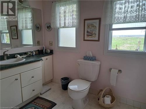 2886 6 Highway, Northern Bruce Peninsula, ON - Indoor Photo Showing Bathroom