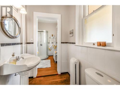 1800 32 Avenue, Vernon, BC - Indoor Photo Showing Bathroom