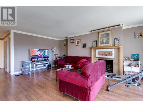 2508-2510 Sexsmith Road, Kelowna, BC - Indoor Photo Showing Living Room