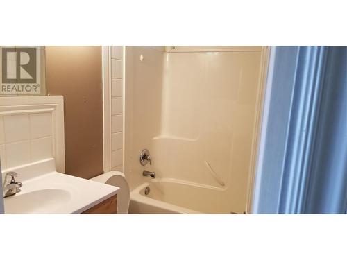 2508-2510 Sexsmith Road, Kelowna, BC - Indoor Photo Showing Bathroom