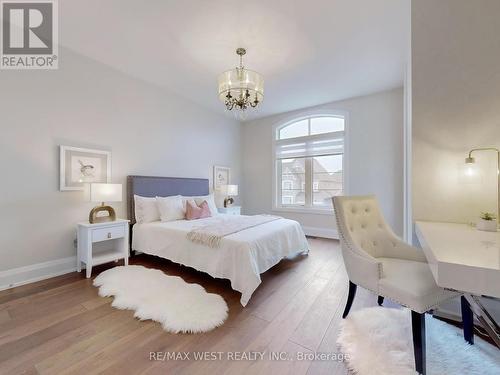 5199 Symphony Crt, Mississauga, ON - Indoor Photo Showing Bedroom