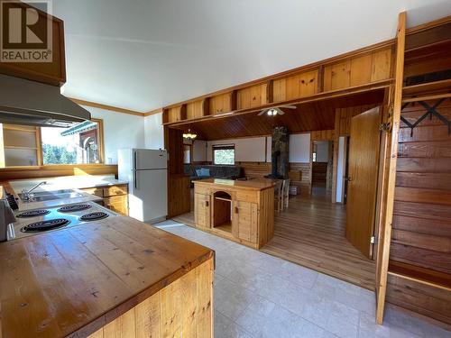 4561 Barleben Road, Skookumchuck, BC - Indoor Photo Showing Kitchen