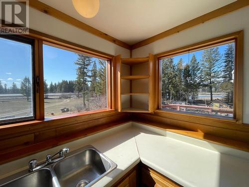 4561 Barleben Road, Skookumchuck, BC - Indoor