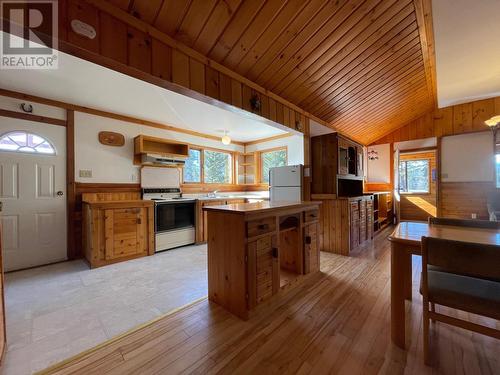 4561 Barleben Road, Skookumchuck, BC - Indoor Photo Showing Kitchen