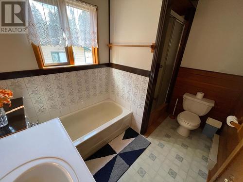 4561 Barleben Road, Skookumchuck, BC - Indoor Photo Showing Bathroom