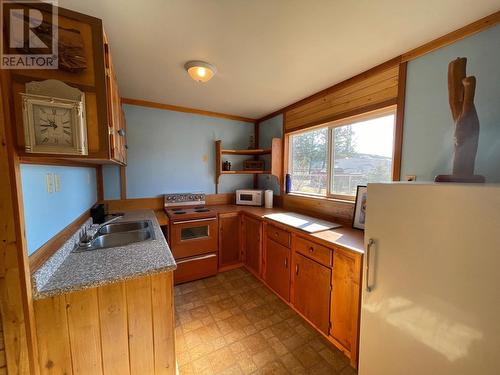 4561 Barleben Road, Skookumchuck, BC - Indoor Photo Showing Kitchen With Double Sink