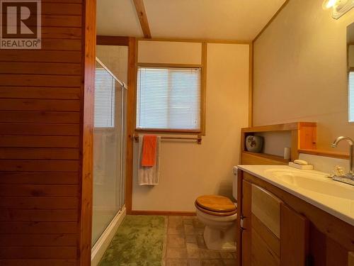 4561 Barleben Road, Skookumchuck, BC - Indoor Photo Showing Bathroom