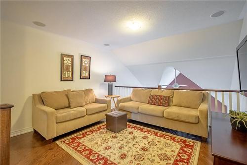 4 Galloway Trail, Welland, ON - Indoor Photo Showing Living Room