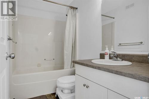 1206 14Th Avenue, Regina, SK - Indoor Photo Showing Bathroom