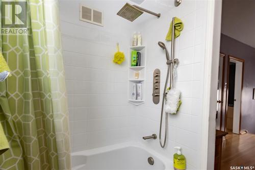 3022 Westgate Avenue, Regina, SK - Indoor Photo Showing Bathroom