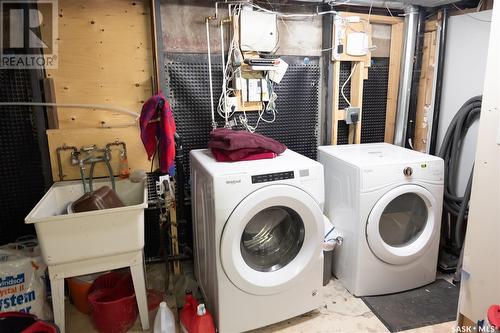 3022 Westgate Avenue, Regina, SK - Indoor Photo Showing Laundry Room